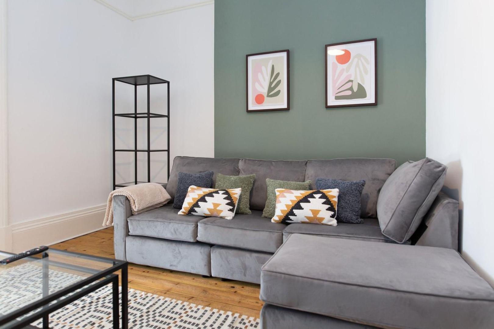 Free Parking | Free Wifi | Smart Tv Apartment Sketty